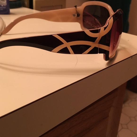 SALE! Beautiful Amber tinted Sunnies NWT ✨ - Picture 3 of 3