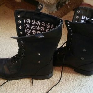 Combat boots