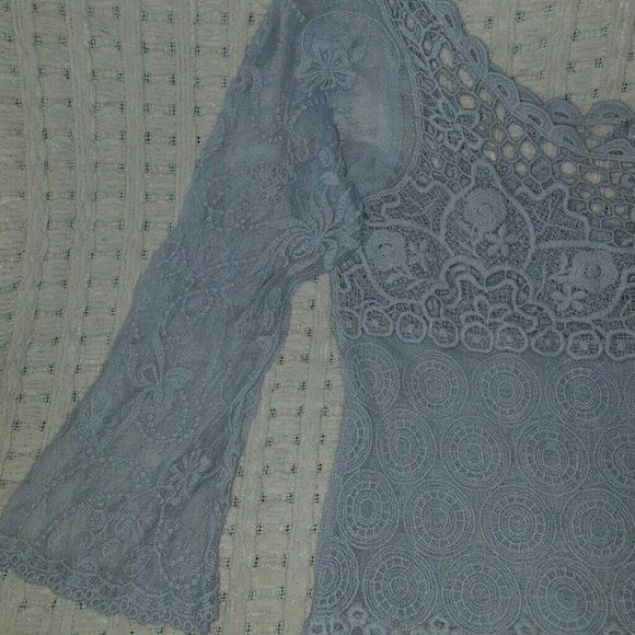 Powder blue lace overlay top - Picture 2 of 4