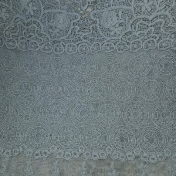 Powder blue lace overlay top - Picture 4 of 4