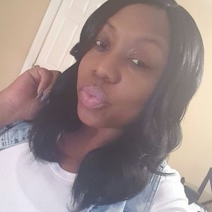 Meet your Posher, Tia