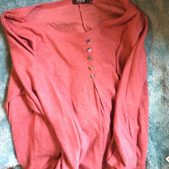 Muted red light weight top