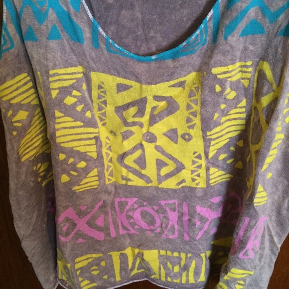 Aztec pattern tank - Picture 2 of 3