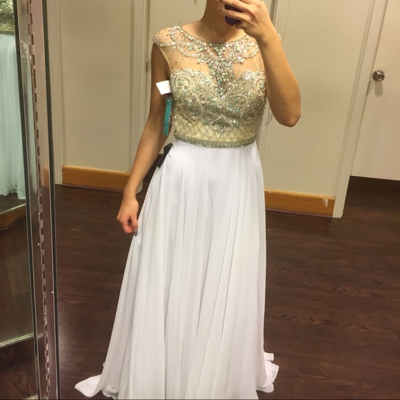 Prom dress - Picture 2 of 4