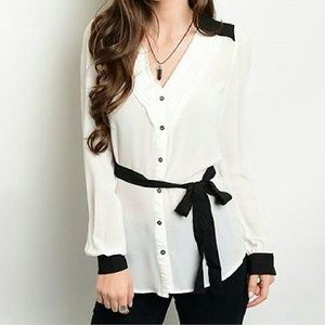 Juniors Black and White Top w/belt