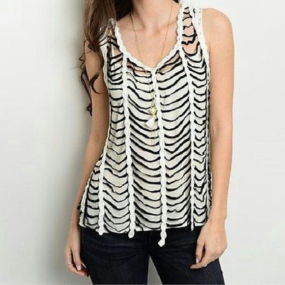 Tops - Juniors Black and White Mesh like Tank Top