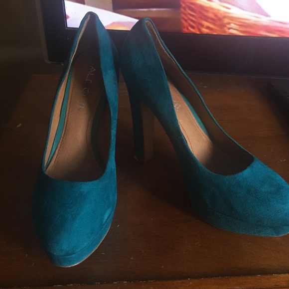 New and gently used fashion pieces