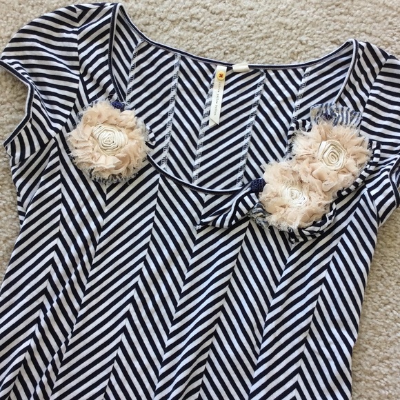 🚫SOLD IN BUNDLE 🚫{Anthro} Top - Picture 2 of 4