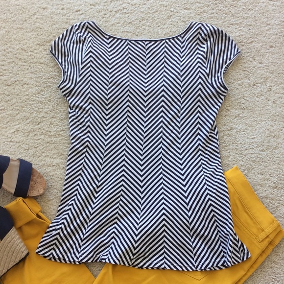 🚫SOLD IN BUNDLE 🚫{Anthro} Top - Picture 3 of 4