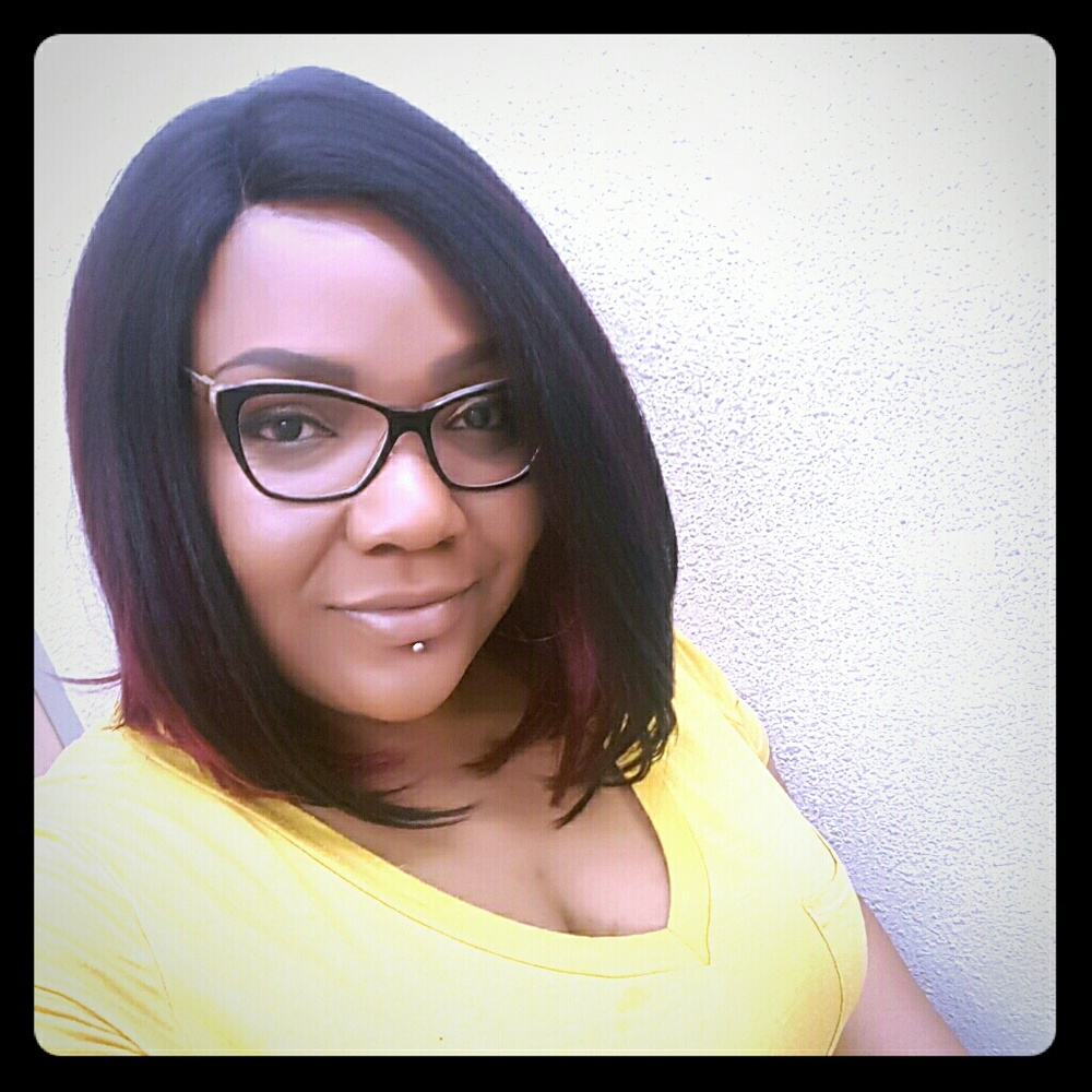 Meet your Posher, Mona