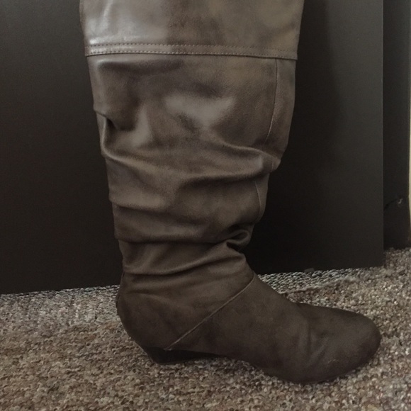 Wedged Cliff boots - Picture 1 of 3