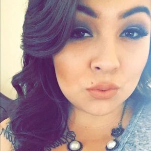 Meet your Posher, Nicole