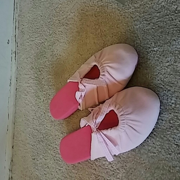 Avon Keyhole slippers - Picture 1 of 1