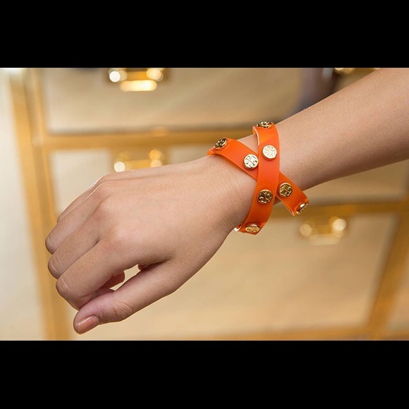 SOLD!! Tory Burch FUN and stylish wrap
