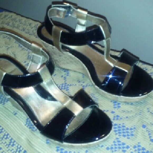 Wedge shoes