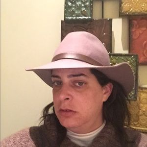 Meet your Posher, Gillian