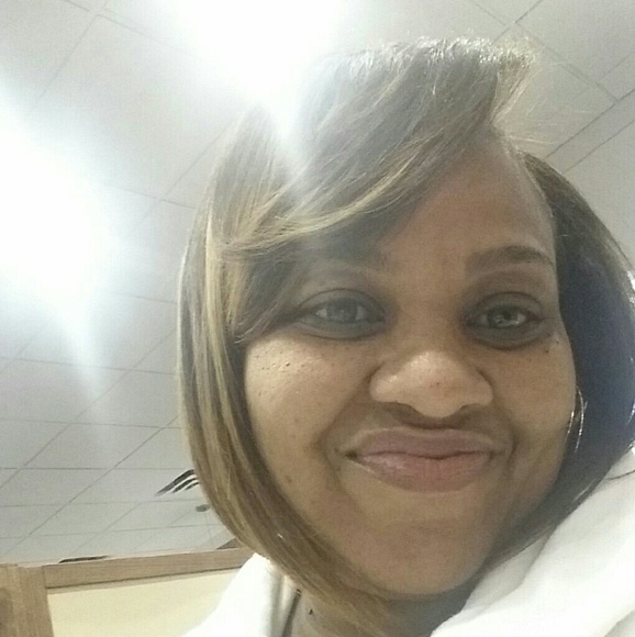 Meet your Posher, Ina - Picture 1 of 1