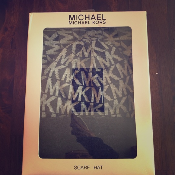 Michael kors scarf and hat set! Brand new