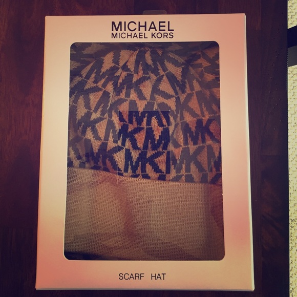 Michael kors scarf and hat set