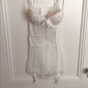 Victoria's Secret lingerie 36B *new*
