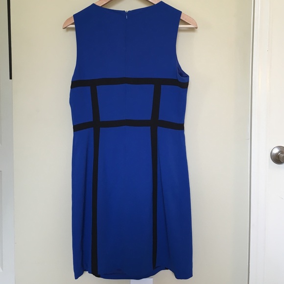 Structured blue cocktail dress - Picture 3 of 3