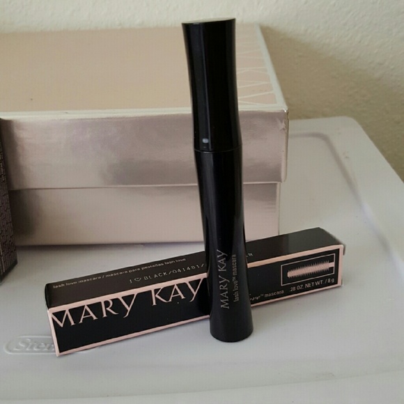 Mary Kay Lash Love Mascara-Black