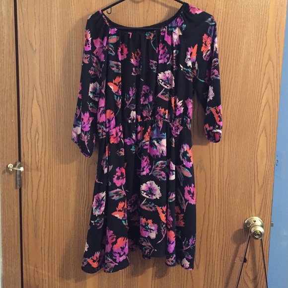 Dress - Picture 2 of 4