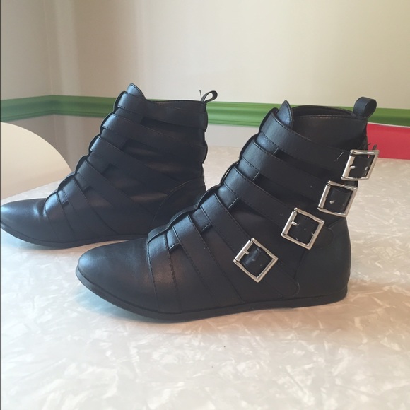 Shoes - black boots/shoes