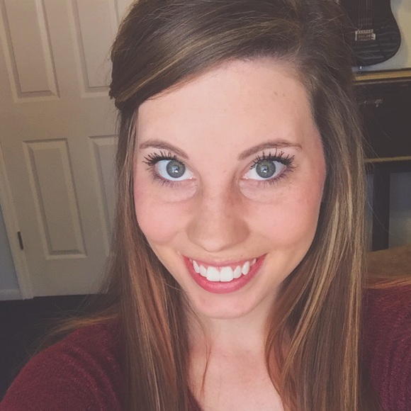 Meet your Posher, Erika - Picture 1 of 1
