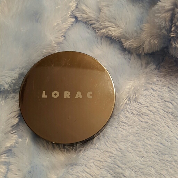 LORAC Baked perfecting powder/light