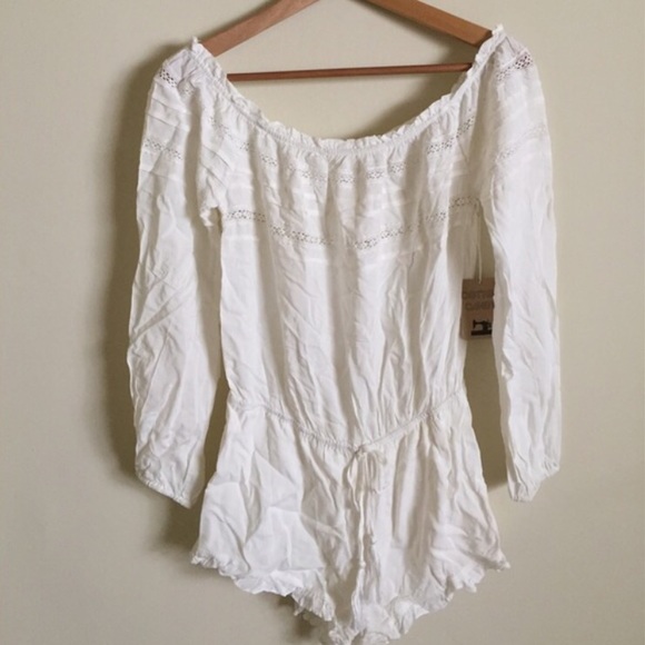 White Crochet Off Shoulder Romper - Picture 4 of 4