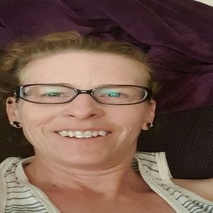 Meet your Posher, Dena