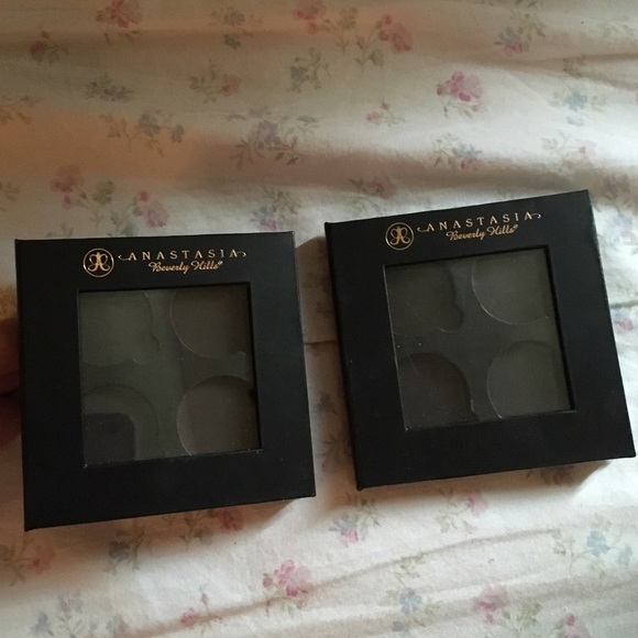 2 Anastasia Beverly Hills quads!