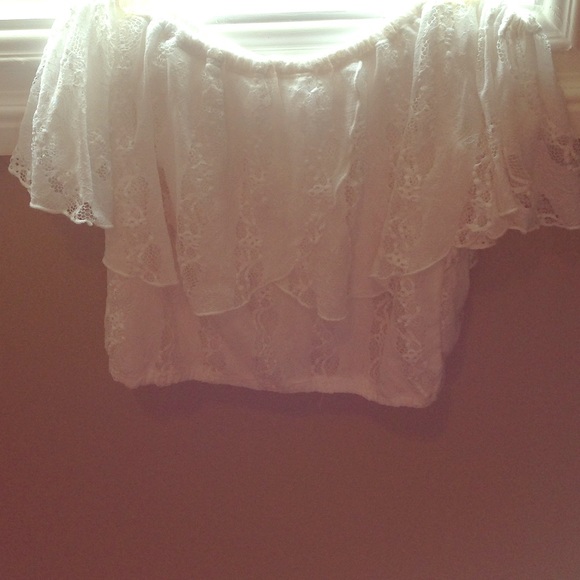 Abercrombie & Fitch layered lace crop top!