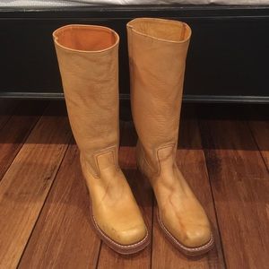 Frye 14L campus boots banana 9 8.5- NEW!!!!