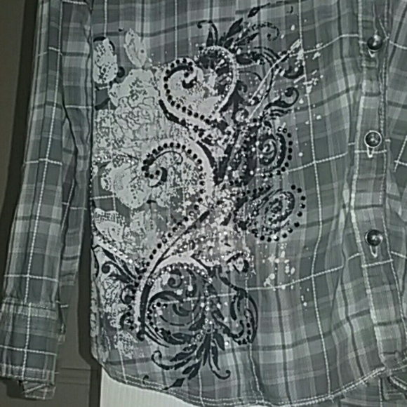 Super cute & comfy button down - Picture 3 of 3