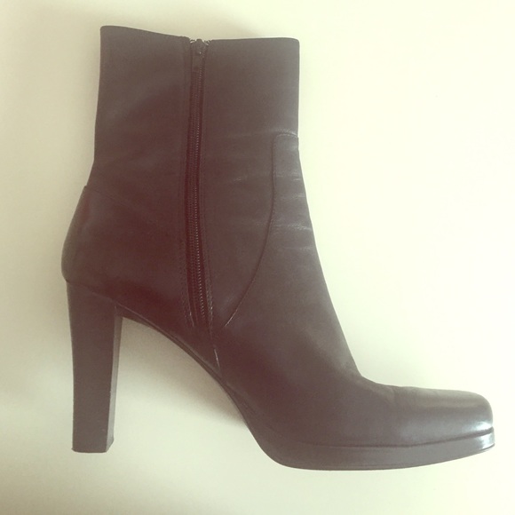Black leather bootie!
