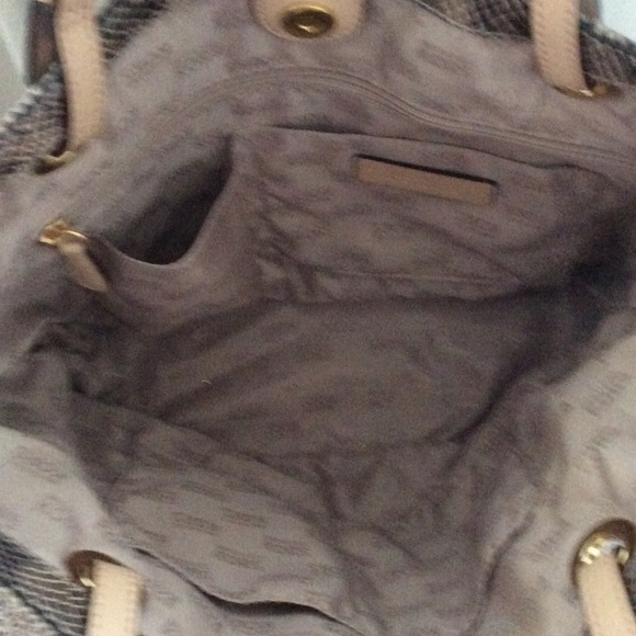 SOLD!!!!! MICHAEL KORS PURSE!!! only used ONCE!! - Picture 3 of 4