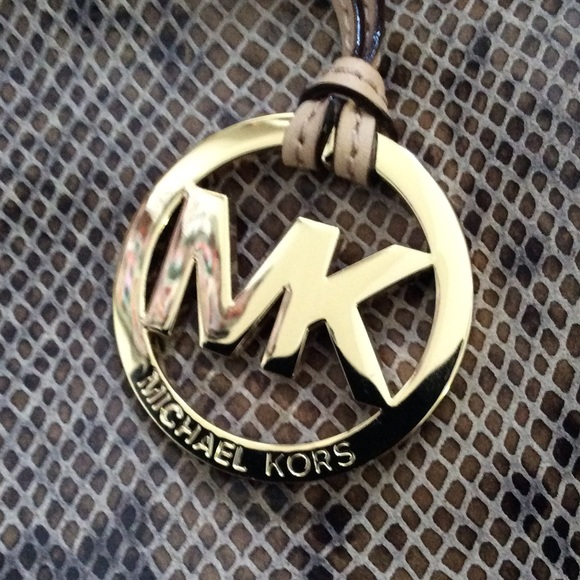 SOLD!!!!! MICHAEL KORS PURSE!!! only used ONCE!! - Picture 4 of 4