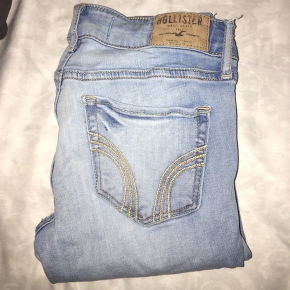 Light wash hollister skinny jeans