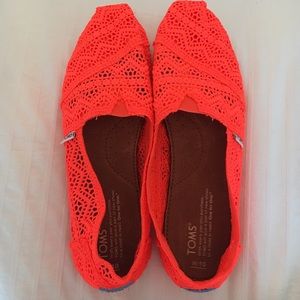 Neon orange/pink toms