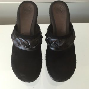 Nurture black suede and leather 7 1/2 clog