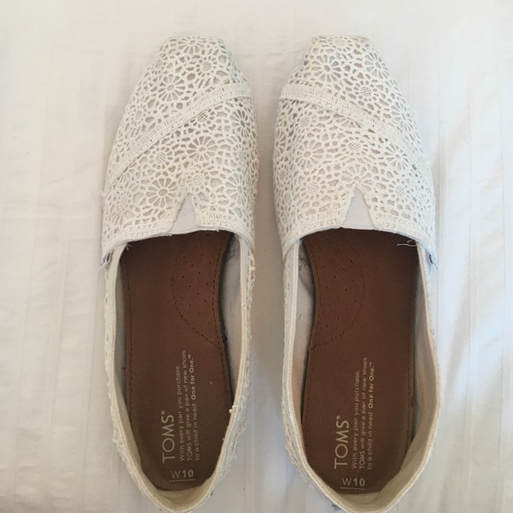 White crochet toms