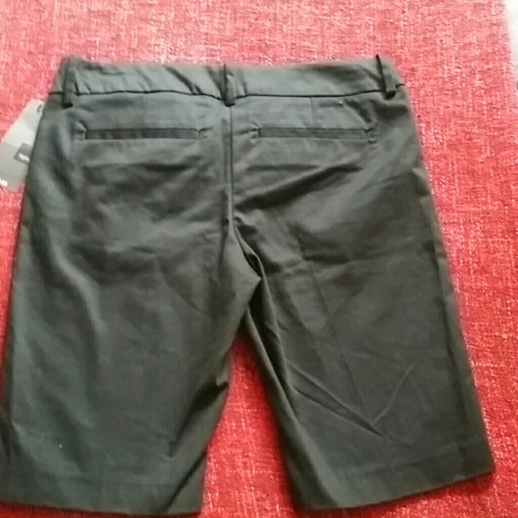 *NEW* SHORTS. - Picture 2 of 4