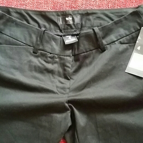 *NEW* SHORTS. - Picture 3 of 4