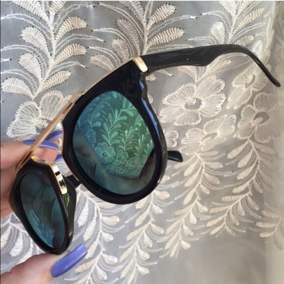 😎Green Mirror Lens Gold Trim Sunglasses - Picture 4 of 4