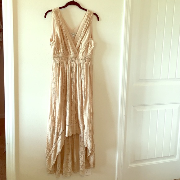 The perfect nude & lace hi-low!!!