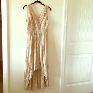 The perfect nude & lace hi-low!!!