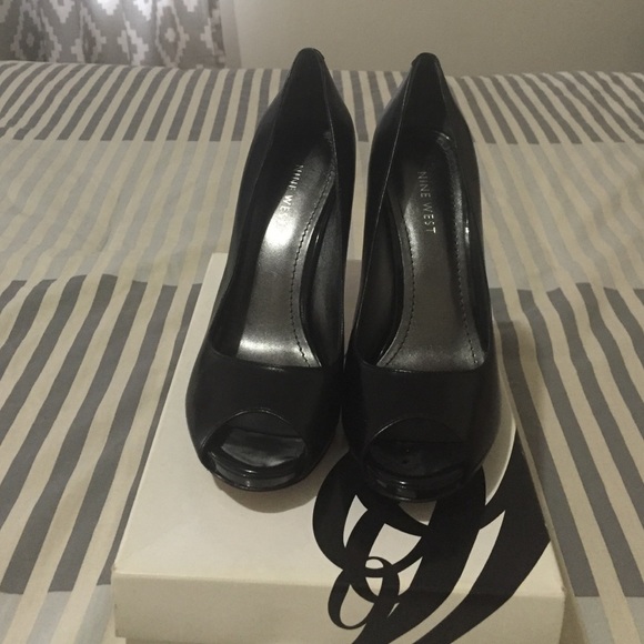 Classic Peep toe pumps!
