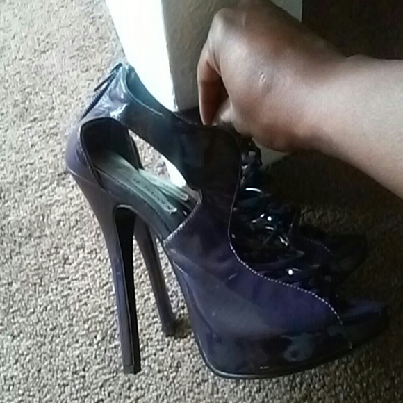 Heels - Picture 2 of 4